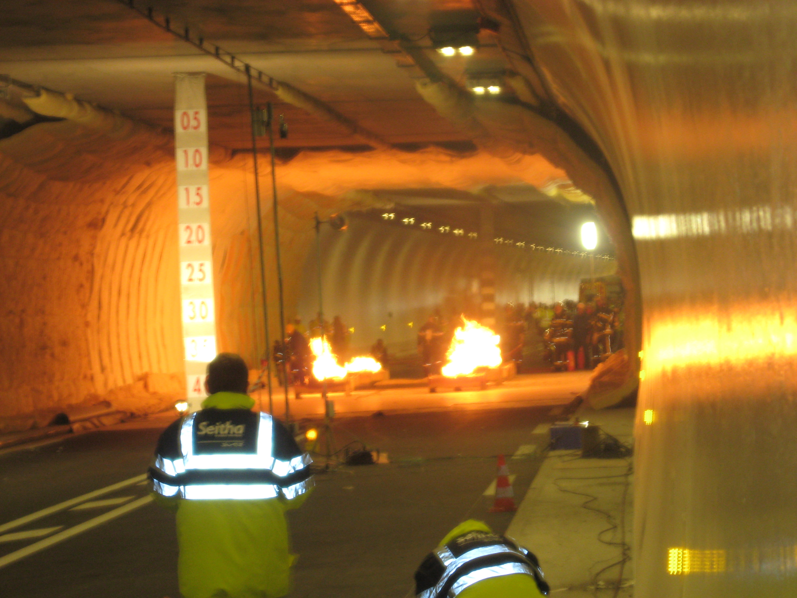 Figura 2: Test para verificar la reacción al fuego del revestimiento de hastiales en túneles